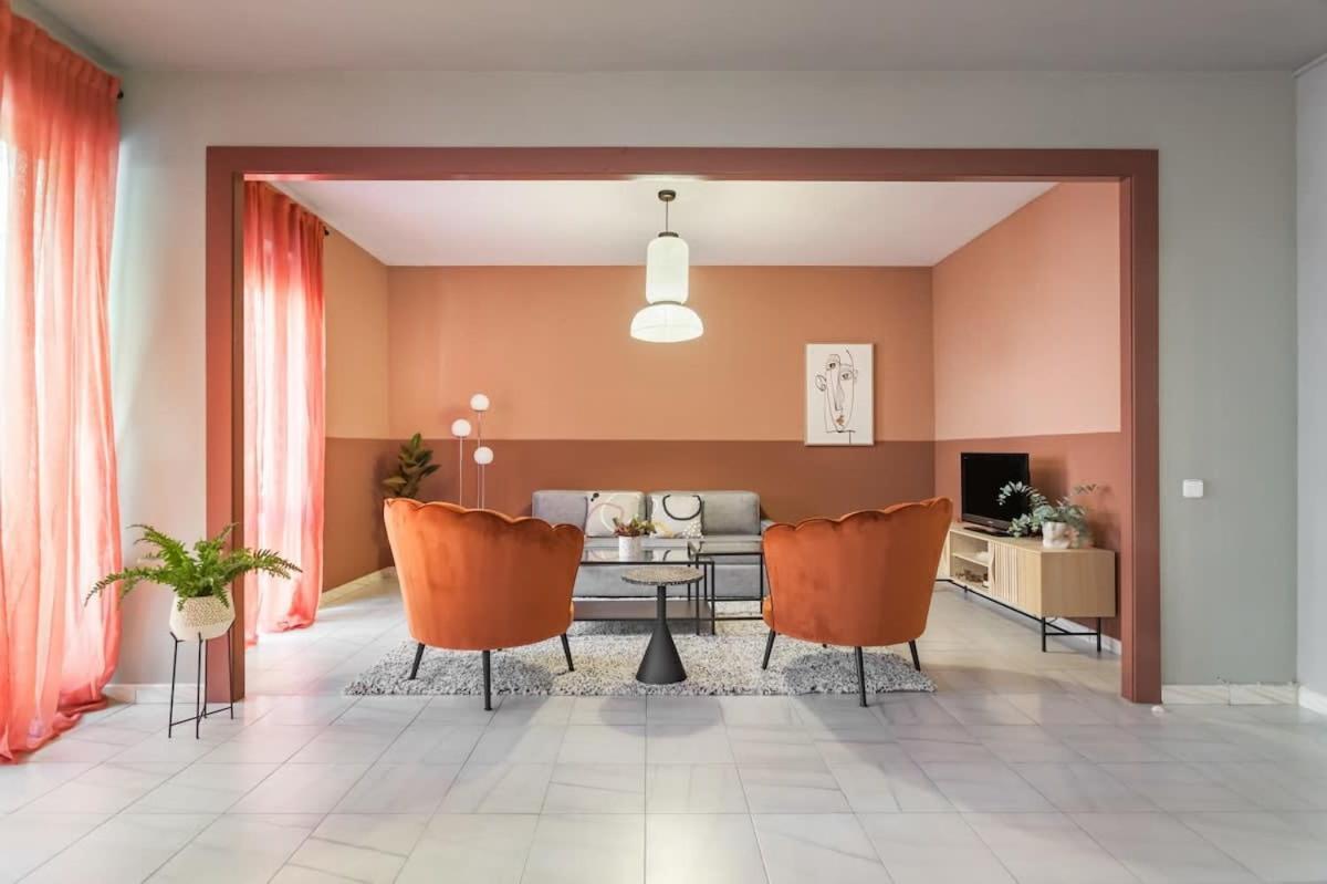 Sagrada Familia- Fantastic Bold Catalan 3 Bedroom Balcony Apartament