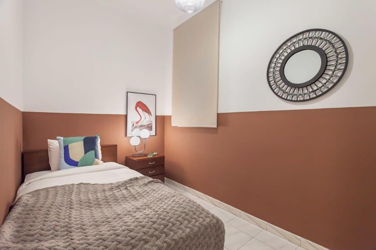 Apartament Sagrada Familia- Fantastic Bold Catalan 3 Bedroom Balcony Barcelona